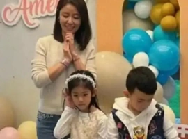 49 岁林心如素颜遛娃被拍！8岁女儿颜值惊艳，豪门日常这么接地气-巴黎资源分享网